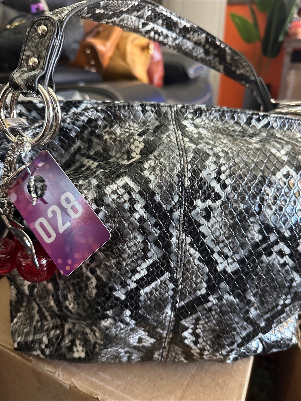 Penelope Ann #028 Chic Snake Print Shoulder Bag in Black and Gray